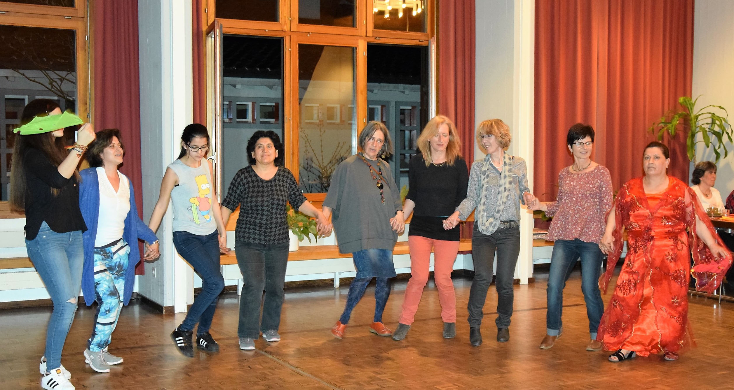 Frauen beim tanzen kennenlernen