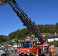 Überraschungsgast: Die Feuerwehr Oberwynental brachte die Autodrehleiter