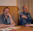 Nachdenklich: Ruedi Schlatter und Heinz Bögli vom Vereinsvorstand im Storchensaal anlässlich der GV