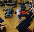 Der Break-Dance – die Kinder machten eifrig und mutig mit.