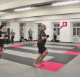 Das Aufwärmen vor dem Kickboxen war ein Wechsel zwischen Joggen und verschiedenen Kraftübungen. (Bilder: Janine Flückiger)