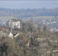 So präsentiert sich die Burg in Menziken im Jahr 2025 − in dreissig Jahren blicken die Burgherrenden von da aus über das gesamte Herzogtum, das vom Michelsämter Stausee bis vor die Tore des fussballstadionlosen Aarau reicht. (Bild: rc)