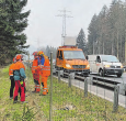 Wichtige Zusammenarbeit: Die Leute von der NSNW AG (re.) waren zuständig für die Sperrung des Pannenstreifens auf der A1.