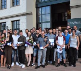 Sie alle sind daran beteiligt, dass die Lernenden ihre Prüfungen erfolgreich bestehen