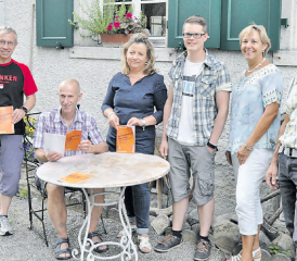 Sind stolz auf das neue Programm: Die Mitglieder des Vorstands der Volkshochschule Wynental (v.l.n.r.) Bernhard Irrgang, Hans Käser, Brigitte Spengler, Dominik Dössegger, Mirjam Müller und Jürg Zimmermann (es fehlen Sybille Lischer und Ursi Matthias). (Bild: hg.)