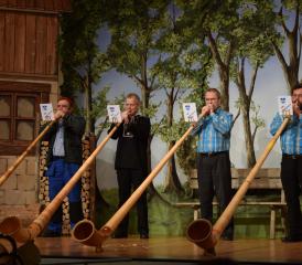 Nicht nur Blasmusik, auch Alphornklänge waren am Konzertabend in Staffelbach zu hören