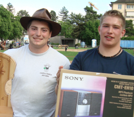 Riesen Ruedi (links im Bild) und Blättler Lino (rechts).