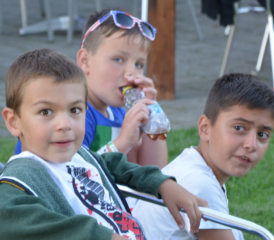 Kinder bei Bauer Fritz (Bild: zVg.)