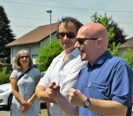 Tatort beim Bären in Muhen: Markus Kirchhofer (re.) und Mike Zeller erinnern an die Freilichtspiele 2004