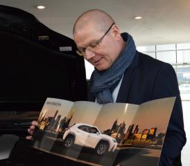 Noch nicht alle Autos stehen in der Ausstellung – absolute Neuheiten werden erwartet