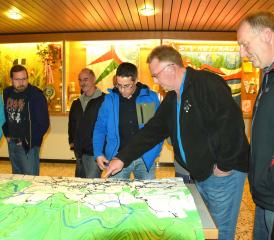 Die geplanten Windräder waren auf einem Relief ersichtlich