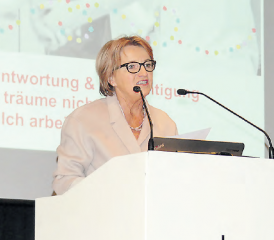 Renate Gautschy führte in Suhr durch die Informationsveranstaltung der Gemeindeammänner-Vereinigung des Kantons Aargau. (Bilder: moha.)