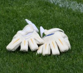 Im Fussball brauchts auch Handschuhe (Bild: rc.)