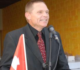 Pfarrer Matthias Schüürmann lässt sich von der Obersuhrentaler Landschaft begeistern