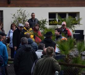 Zur Begehung den Uerkner Bächen entlang erschien eine erfreuliche Schar zum Treffpunkt am Stickelbächlein