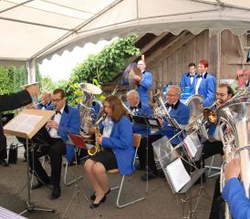 Die Musikgesellschaft Schmiedrued unter der Leitung von Christian van Rijs begleitete die Schlossrueder Feier