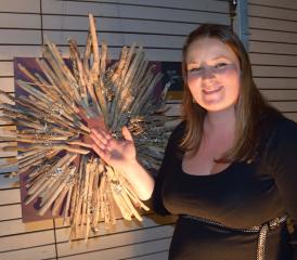 Schwemmholz ist ihre Leidenschaft, daraus lassen sich Kunstwerke formen