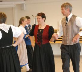 Die Volkstanzgruppe bereicherte den Neujahrsapéro in Attelwil