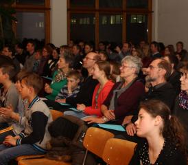 Voller Spannung erwarteten die Zuschauer sowohl die Darbietungen als auch die Ehrungen