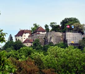 Schloss Lenzburg – vom Lenzopark aus gesehen.
