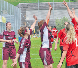 Die ungenügende Chancenauswertung kostete Unterkulm gegen Wettingen einen Punktgewinn: Hier ein Abschlussversuch von Daria Grossmann (r.). (Bild: wr.)