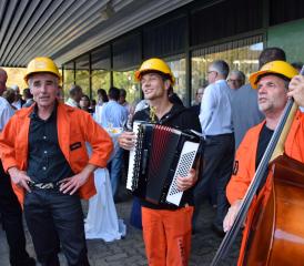 Das Trio Rappel hatte alle Mühe, die Gäste in die Schachenhalle zu komplimentieren