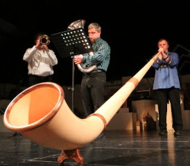 Cornel Fischer erlernte das Alphornblasen in nur vier Wochen (Bilder: Remo Conoci)