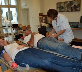 Tut doch gar nicht weh! Im reformierten Kirchgemeindehaus ist die Stimmung jeweils ausgezeichnet