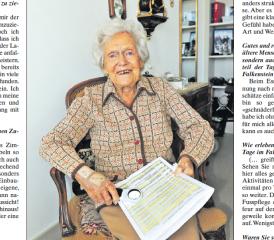 Zeitungsausschnitt "Moment Bitte"