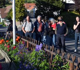 Beim Rundgang durch Walde wurden verschiedene Gärten begutachtet