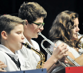 Der Nachwuchs brillierte: Das Jugendblasorchester unter der Leitung von Ruedi Lehnherr. (Bild: hh.)