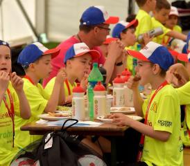 In diesem Jahr vom 15. bis 19. April: Über 300 Kinder nehmen jeweils am Juniorencamp in Aarau teil. (Bilder: zVg.)