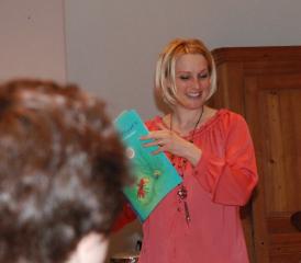 Petra Hochuli präsentiert das Projekt