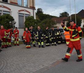 Kommandant Ueli Sommerhalder gibt letzte Anweisungen