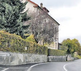 Fussgänger-Gehweg an der Lenzstrasse: Der Gemeinderat legt der Gemeindeversammlung einen Kreditantrag in der Höhe von 210’000 Franken für den Bau eines Gehwegs vor. (Bild: hg.)