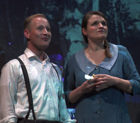 Pinneberg (Stefan Lienhard) und seine Frau (Susanne Vonarburg-Lässer), genannt Lämmchen (Bild: EP.)