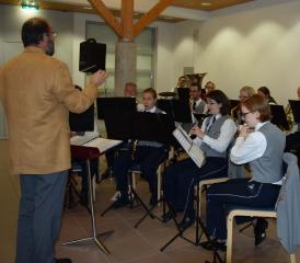 Die Mänziker Musig spielte im Asana Spital in familiärem Rahmen