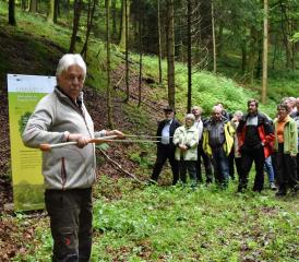 So werden Bäume vermessen: Förster Urs Gsell erklärte eine seiner Haupttätigkeiten