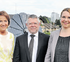 EWS VR-Präsident Jürg Rubin mit Renate Gautschy (links) und Alexandra Steiner (Bild: mars.)