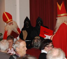 Zwei Chläuse und zwei Schmutzli brauchte es für 174 Teilnehmende