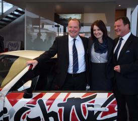 Der Blaue Salon in Safenwil hat seit vielen Jahren Tradition, hier mit Christoph Frei, Marina Schulz und André Steiner (v.l.)