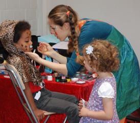 Am Familientag in Lenzburg wurden "wilde Zirkustiere" kreiert