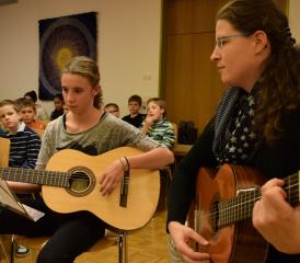 Schüler und Musiklehrerschaft sorgen für gediegene musikalische Unterhaltung