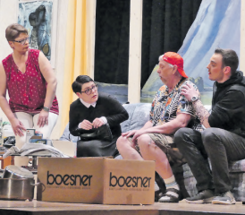 Ein heiteres Theaterstück: Überraschender Besuch bei den Brüdern Abderhalden sorgte für Angst, Verwirrung und Turbulenzen. (Bilder: moha.)