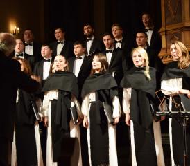 Der Jugendchor Cantores Amicitiae aus Rumänien in Aktion