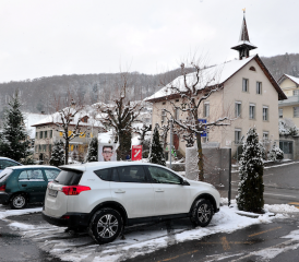 Parkplatz Dorfplatz Leimbach (Bild: Martin Suter)