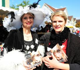 «Eine Nacht in Venedig»: Sandra Schuller und Doreen Buschbeck als Botschafterinnen am Reinacher Herbstmarkt.