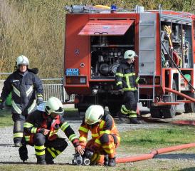 Auf verschiedenen Arbeitsplätzen in Schlossrued waren Feuerwehrleute in Aktion