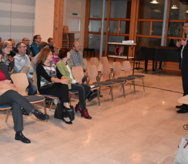 Infoabend über «Impuls Zusammenleben aargauSüd»: Interessierte Zuhörerinnen und Zuhörer in der Oberkulmer Wynenschul-Aula. (Bilder: Te.)