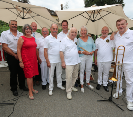 David Müller, Judith Wyttenbach, Präsident Bruno Rudolf (v. l.) und Margrit Gautschi zusammen mit den City Lake Stumpers
